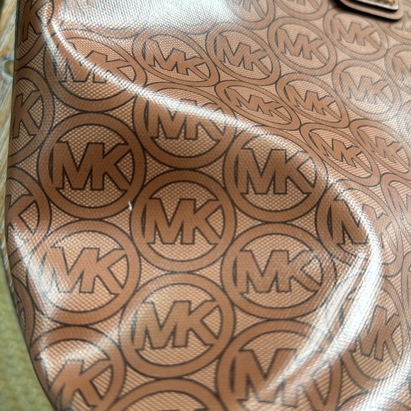 Michael Kors Bag Signature Logo Tote - Picture 16 of 17